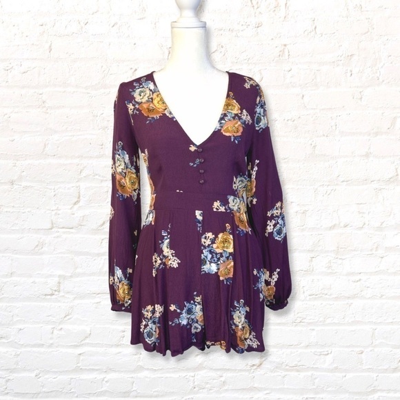 Forever 21 V-Neck Floral Romper Size Small Purple Long Sleeves Rayon Boho Casual - Picture 2 of 8